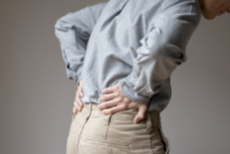 大正健康ナビ、11/26新着情報　ぎっくり腰と同じ？それとも違う？「腰椎椎間板ヘルニア」を公開！