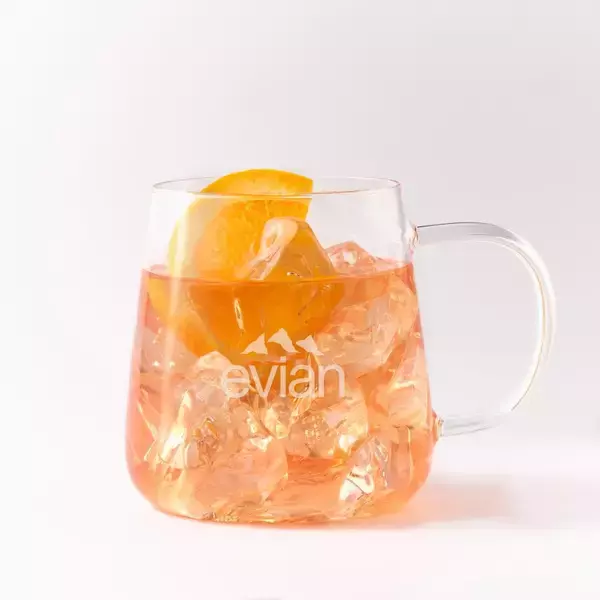 「エビアンの世界観を味わうコラボカフェが7月25日(金)より期間限定オープン！」の画像