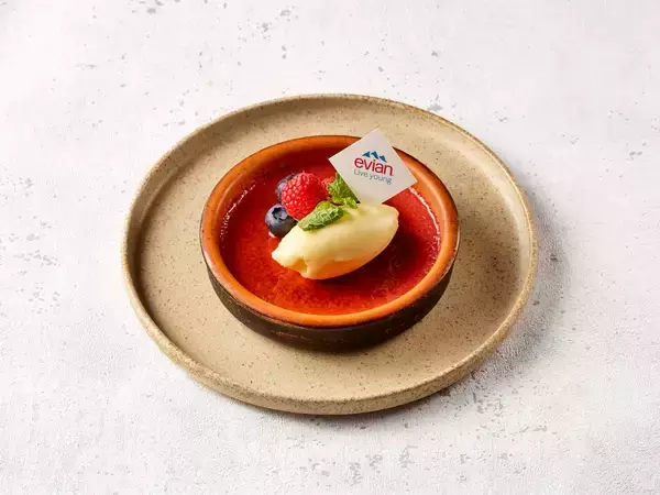 「エビアンの世界観を味わうコラボカフェが7月25日(金)より期間限定オープン！」の画像