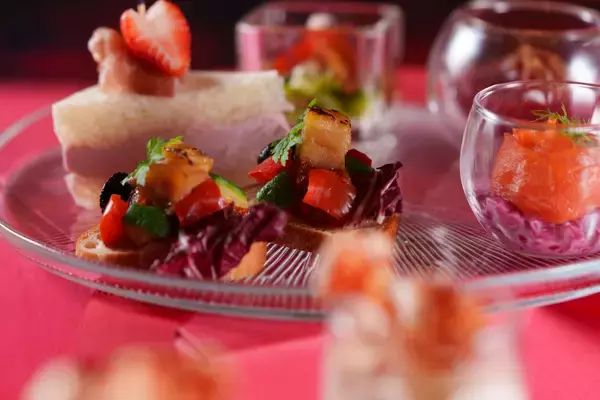 「仙台市の農業家集団Punks Farmerが手掛けるいちごを、赤いスイーツで『Afternoon Tea -Strawberry Red -』【ウェスティンホテル仙台】」の画像