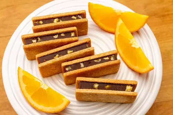 「【キル フェ ボン】＜新発売＞大人気の焼菓子、新フレーバー登場！爽やかなオレンジの果肉をとじ込めたガナッシュをたっぷりと。新作「Sandwich aux fruits ORANGE 」」の画像