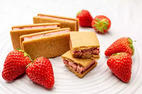 「【キル フェ ボン】＜新発売＞大人気の焼菓子、新フレーバー登場！爽やかなオレンジの果肉をとじ込めたガナッシュをたっぷりと。新作「Sandwich aux fruits ORANGE 」」の画像