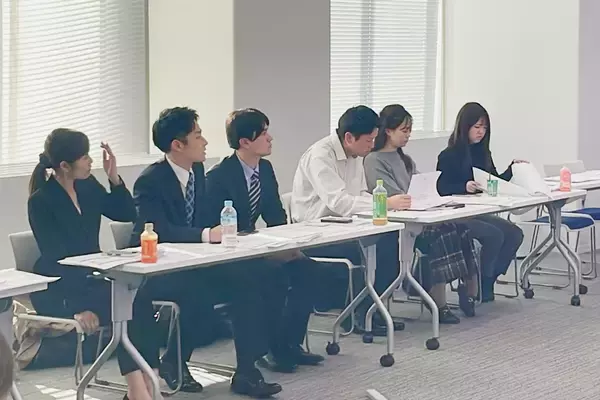 「マルハン北日本カンパニー、店舗スタッフの制服を全面リニューアル」の画像