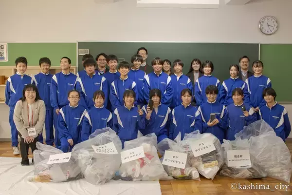 「6者連携「プラリレープロジェクト」、回収キャップを再資源化　カスミ鹿嶋スタジアム店にてリサイクルキャップを採用したドレッシング3種を数量限定販売」の画像