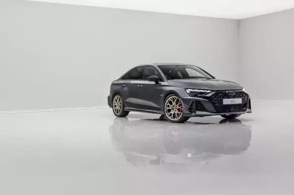 「Audi RS 3 competition limited：栄光の5気筒」の画像