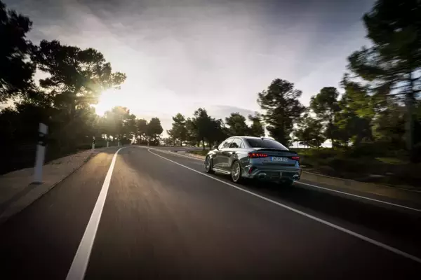 「Audi RS 3 competition limited：栄光の5気筒」の画像