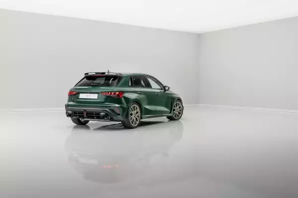「Audi RS 3 competition limited：栄光の5気筒」の画像