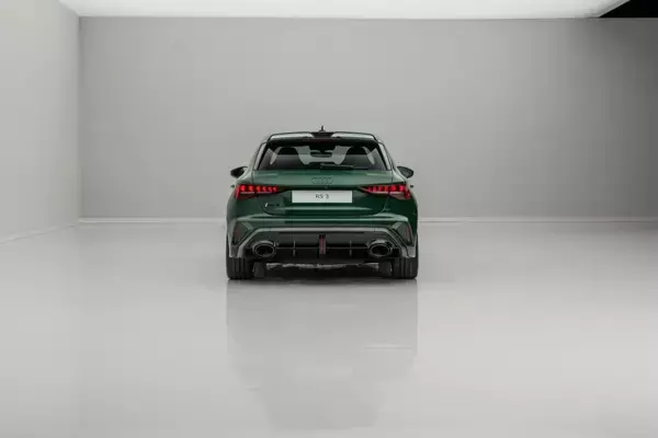 「Audi RS 3 competition limited：栄光の5気筒」の画像