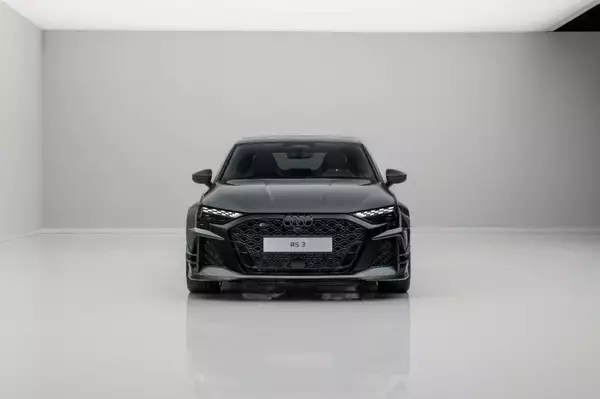 「Audi RS 3 competition limited：栄光の5気筒」の画像