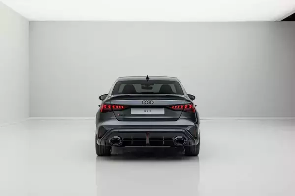 「Audi RS 3 competition limited：栄光の5気筒」の画像