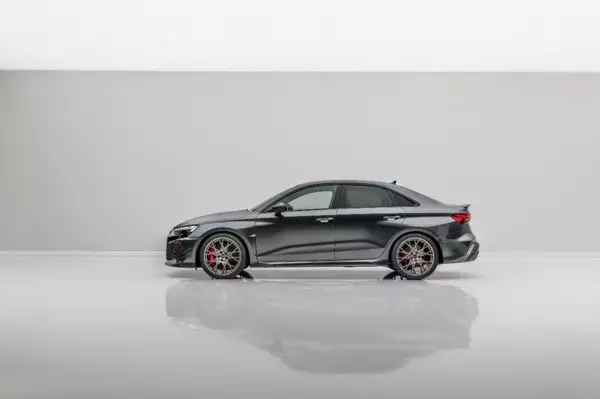 「Audi RS 3 competition limited：栄光の5気筒」の画像
