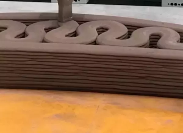 「3Dプリンティング × CO₂で固まるコンクリート でベンチを製作。環境負荷低減と地域にゆかりのある意匠を実現して金沢市内の公園に設置--金沢工業大学、鹿島建設株式会社」の画像