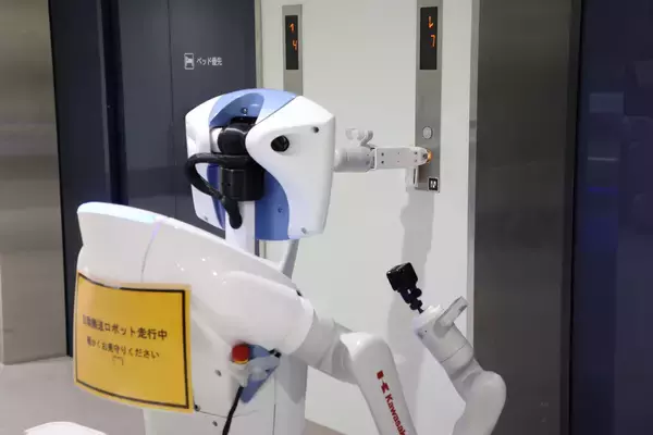 「藤田医科大学病院でアーム付きサービスロボットによる実証実験を実施」の画像