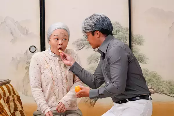 「GENERATIONS・数原龍友が「やけに⁉色気のあるおじいちゃん役」に⁉　蛙亭・イワクラ扮するおばあちゃんに急接近…！関西発コント番組「コント・デ・ンガナ」出演決定！」の画像