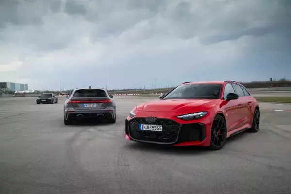 「新型Audi RS 5：初のパフォーマンスハイブリッド 卓越したドライビングダイナミクスを実現」の画像