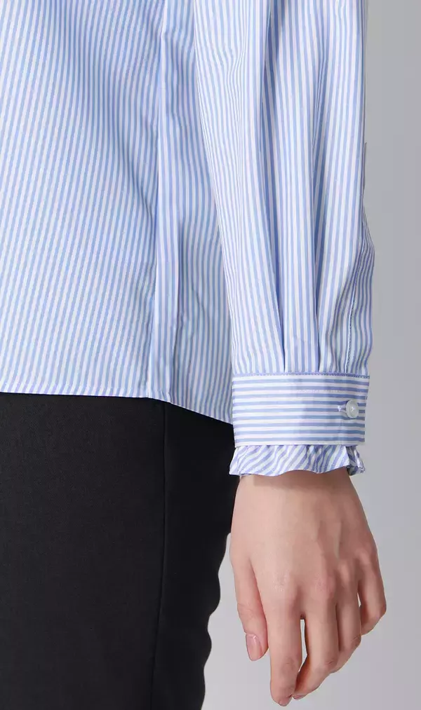 「1着で4通りの着こなし、着替えなしでシーンに合わせた装いを実現 フリルを持ち歩いて、いつでもどこでも変幻自在のカスタムブラウス登場」の画像