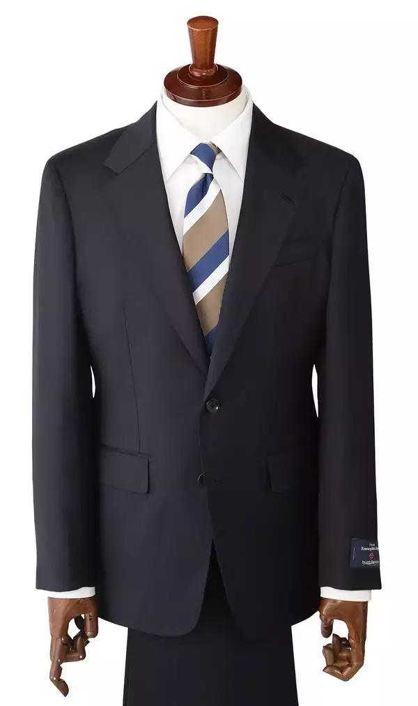 イタリアの伝統的な二大スタイルを融合、エルメネジルド・ゼニア「ISLAND BREEZE」を採用史上最高峰のプレミアムスーツが『洋服の青山』から登場