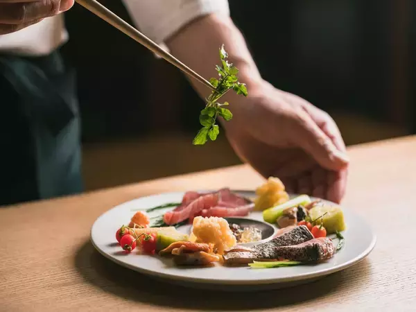 「《道後温泉で、１棟貸切ウェディング！》１日１組限定☆老舗旅館「旅亭 うめ乃や」を貸切♪プライベートウェディング。贅沢空間で叶える、幸福なひととき。」の画像