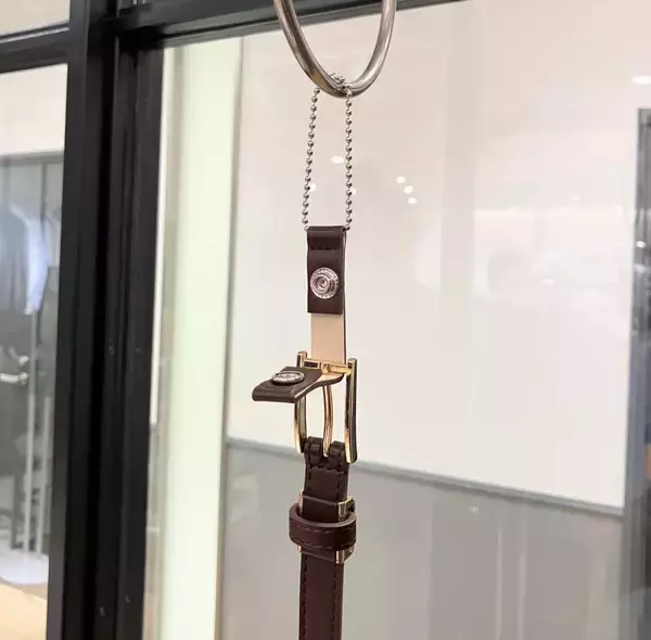 「どんなスタイルにも合わせやすい万能デザイン9割の方に選ばれる15mm幅ベルトにホルダー付きモデルが新登場」の画像