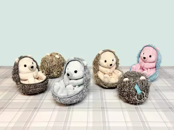 「小物の収納にぴったり！ふわふわ丸まる姿が愛らしく、思わずファスナーを開けたくなる＜はりねずみ＞ポーチが登場」の画像
