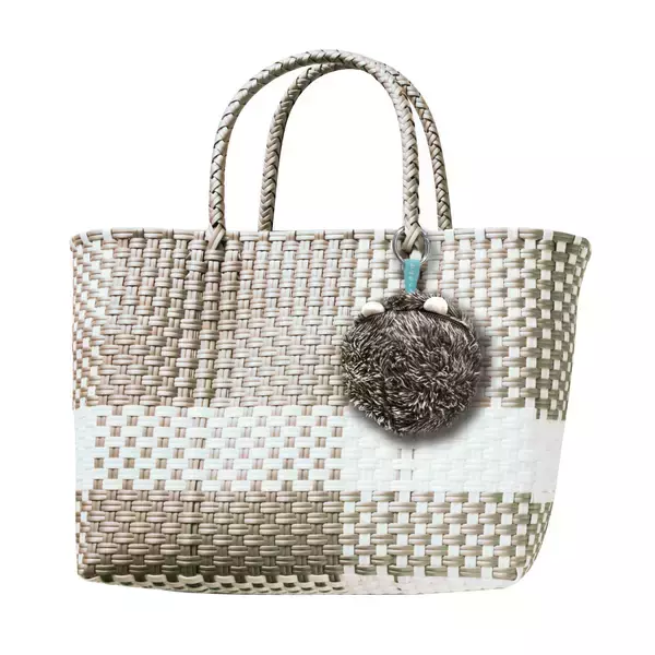 「小物の収納にぴったり！ふわふわ丸まる姿が愛らしく、思わずファスナーを開けたくなる＜はりねずみ＞ポーチが登場」の画像