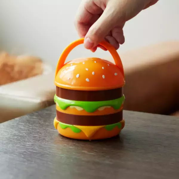 「大人気の「マクドナルドの福袋(R)2025」！今年の注目は初登場の「ビッグマックランタン」！12月2日(月)より公式アプリで事前抽選販売受付開始！」の画像