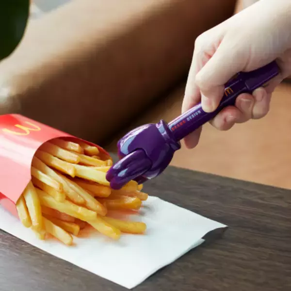 「大人気の「マクドナルドの福袋(R)2025」！今年の注目は初登場の「ビッグマックランタン」！12月2日(月)より公式アプリで事前抽選販売受付開始！」の画像