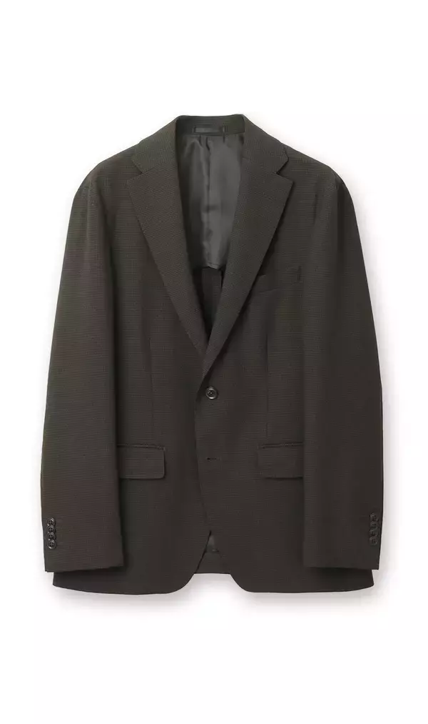 「2020年からの累計販売数が約7万着を誇る高機能セットアップスーツコスパに優れた「アーバンセッター」を前年比3倍の数量で展開」の画像