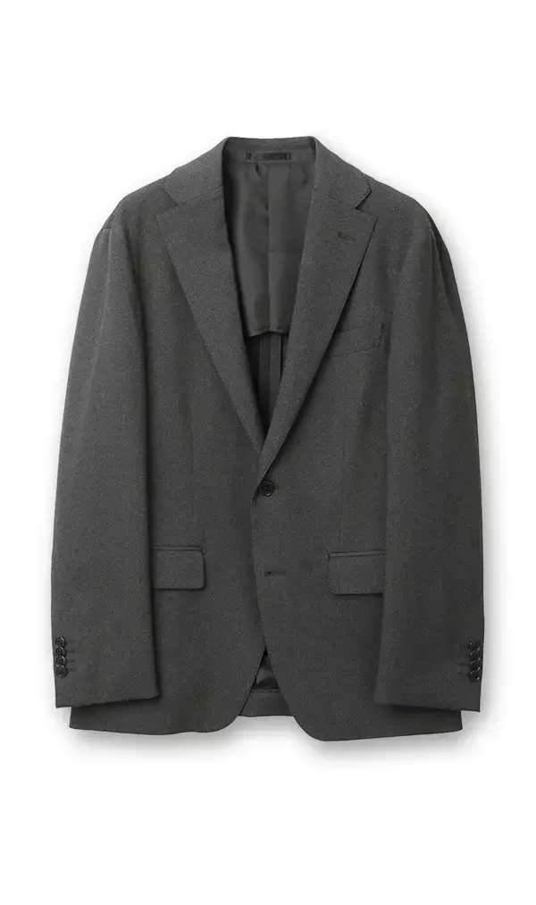 「2020年からの累計販売数が約7万着を誇る高機能セットアップスーツコスパに優れた「アーバンセッター」を前年比3倍の数量で展開」の画像