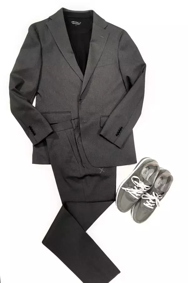 「2020年からの累計販売数が約7万着を誇る高機能セットアップスーツコスパに優れた「アーバンセッター」を前年比3倍の数量で展開」の画像