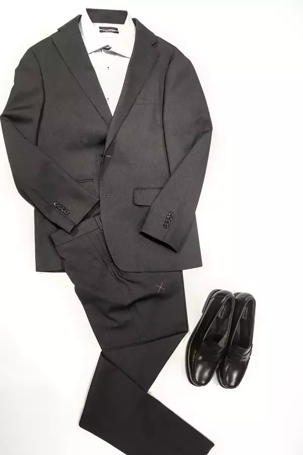 「2020年からの累計販売数が約7万着を誇る高機能セットアップスーツコスパに優れた「アーバンセッター」を前年比3倍の数量で展開」の画像