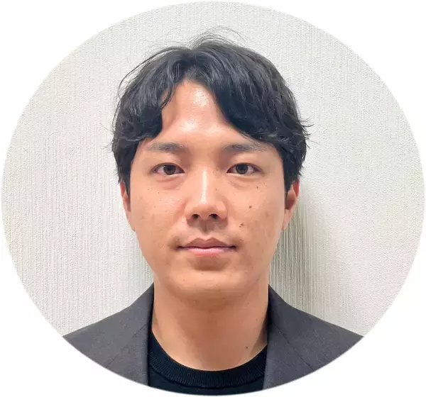 「2020年からの累計販売数が約7万着を誇る高機能セットアップスーツコスパに優れた「アーバンセッター」を前年比3倍の数量で展開」の画像