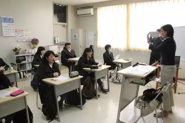 神田外語学院が福島東稜高等学校に、教育ソリューションの提供を開始
