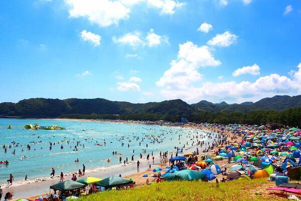 Splash Water Park 効果で賑わう弓ヶ浜海水浴場 2016年8月18日 エキサイトニュース