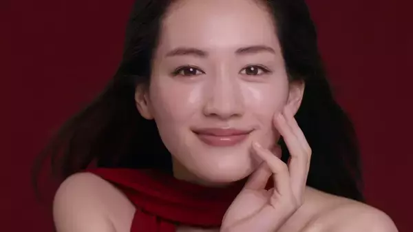 「7年前より、いい感じ！」 綾瀬はるか　“うるツヤたまご肌”の秘密を新テレビCMで公開 SK-II : 2017年9月1日（金）より全国でオンエア開始