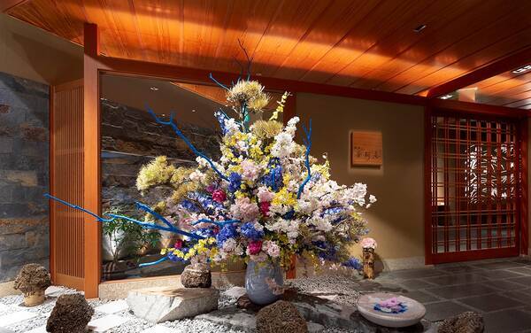 京王プラザホテル 華道家 前野博紀氏による桜のインスタレーション装飾が登場 19年3月22日 エキサイトニュース