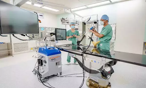 「最新鋭の膝手術支援ロボットを日本初導入　日本初症例となる手術の説明会・デモを実施」の画像