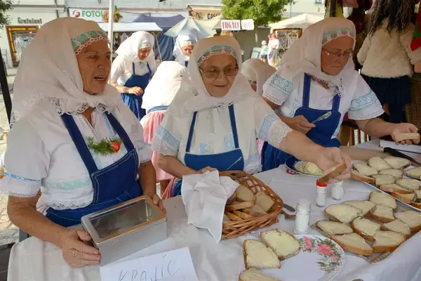 「フォークロアの伝統を楽しむチェコの8月」の画像