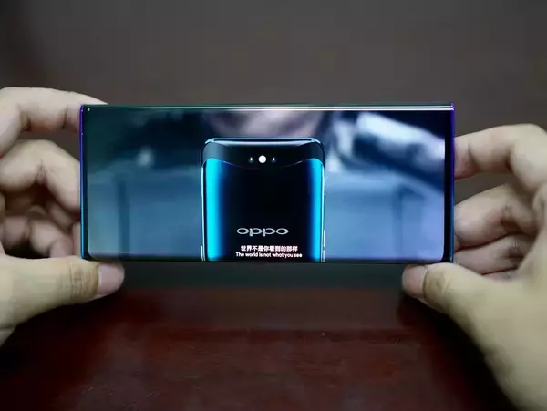 OPPO、究極のデザイン美とビジュアル体験を探求する「Waterfall Screen」テクノロジーを公開