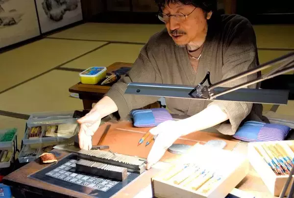 「日本橋の街を江戸小紋の“光の刺繍”で紅く照らすイルミネーション『真紅(しんく)の光街(ひかりまち)～日本橋～』開催」の画像