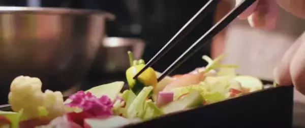 「花畑みたいな3段イタリアンお重で家でも特別な記念日に立川・マザーズオリエンタルがドライブスルー『お家でMOTHERS』を開始」の画像