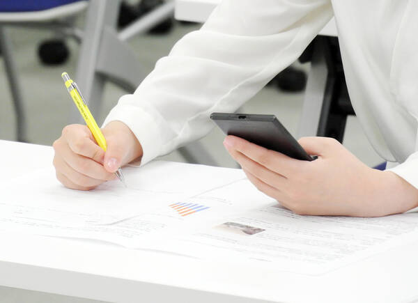 全国初 試験会場にスマホ持ち込み可で検索自由 新時代の入試 未来構想方式 始まる 産業能率大学 年12月15日 エキサイトニュース