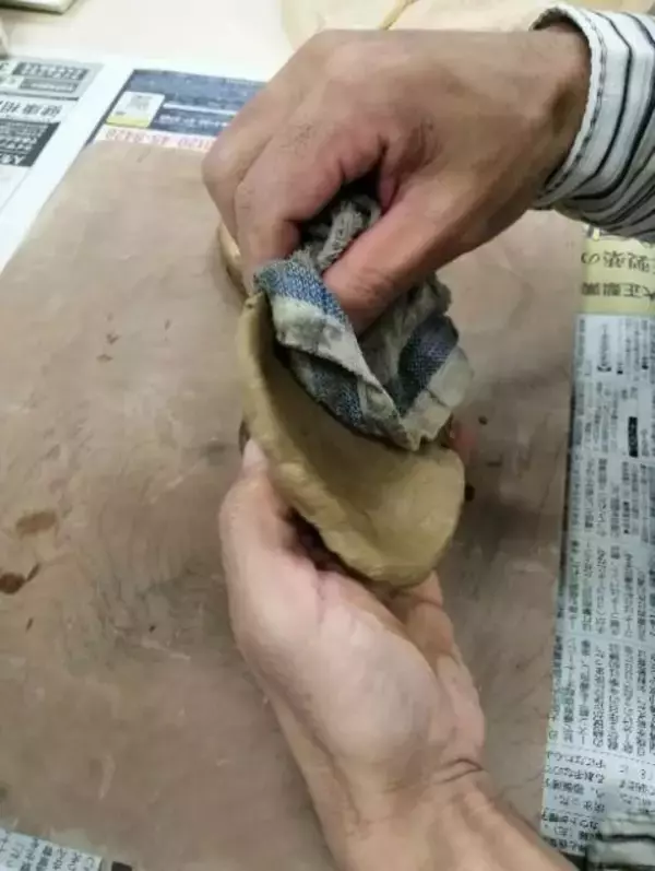 「【京都産業大学附属中学校・高等学校】歴史部の生徒が約半世紀前に途絶えた古い技法で「かわらけ」を製作」の画像