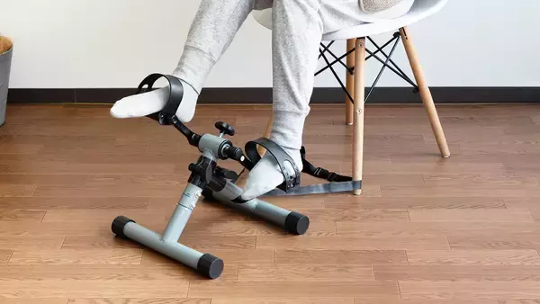 「開始1時間で目標金額達成！おうち時間で適度な運動を。座ったままサイクリングができる「Qurra スワイクル」Makuakeでクラファン開始」の画像