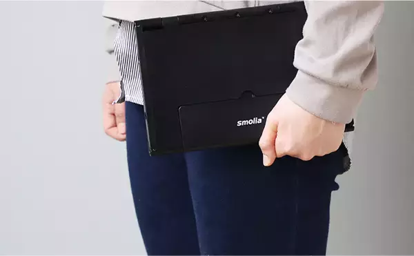 「いつものスマホ画面を10インチの大画面に変身させる「スモリアフォンZ」一般販売スタート」の画像