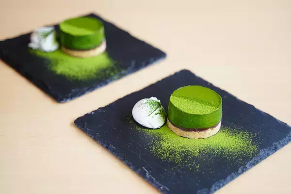 「浅草に濃厚抹茶スイーツが味わえる和カフェ「濃茶茶寮 一茶」オープン！広々和空間、わらびラテが人気のお濃茶スイーツ専門店がリニューアル。」の画像
