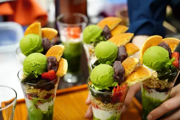 「浅草に濃厚抹茶スイーツが味わえる和カフェ「濃茶茶寮 一茶」オープン！広々和空間、わらびラテが人気のお濃茶スイーツ専門店がリニューアル。」の画像