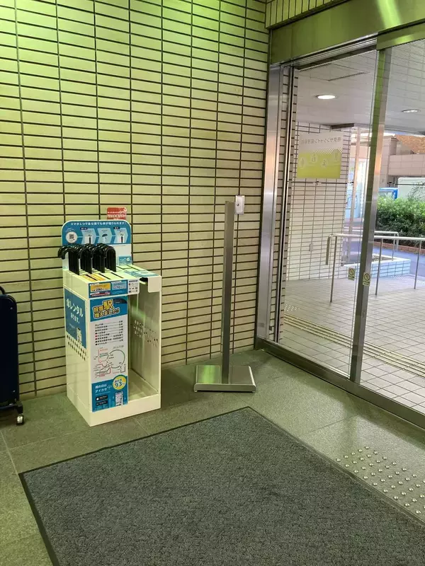 「帝京平成大学池袋キャンパス本館・1号館がアイカサスポットに -- 傘シェアリングでSDGsに貢献」の画像