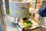 「これぞ、最高峰。石臼挽きたて宇治産手摘み一番茶使用の極上抹茶を量り売り販売！」の画像5