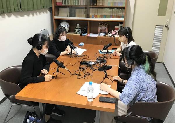 大阪樟蔭女子大学 コロナ禍の新たな学生の活動の場 学生が運営するインターネットラジオ局 大阪樟蔭女子大学 美 Radio 学内に開局 21年9月29日 エキサイトニュース